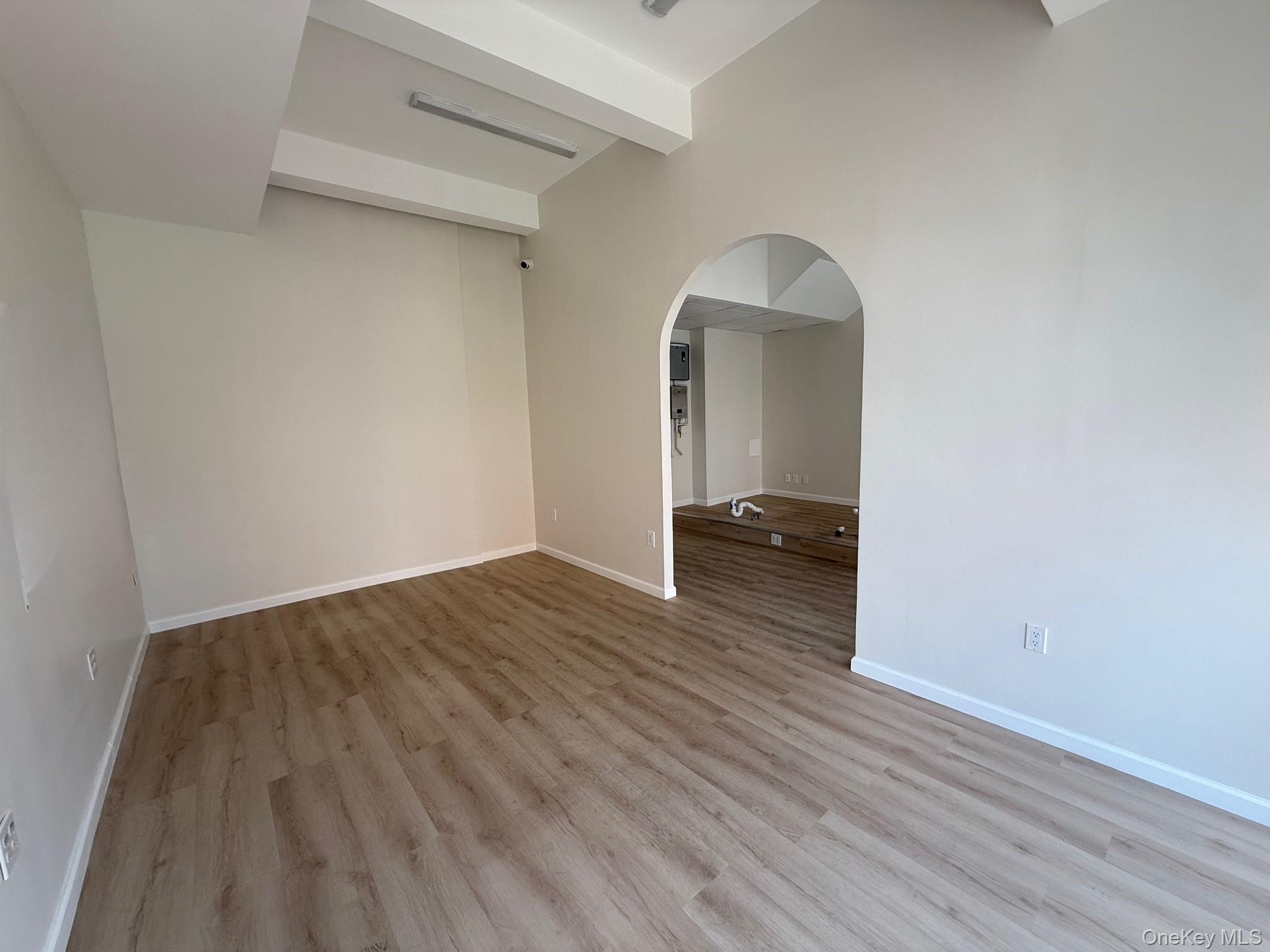 13516 Roosevelt Avenue, Flushing, NY 11354