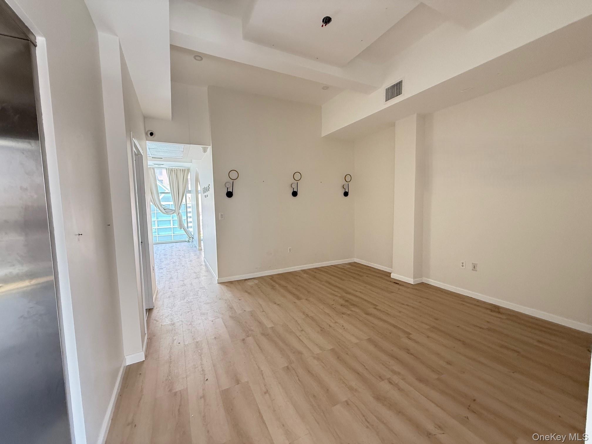 13516 Roosevelt Avenue, Flushing, NY 11354