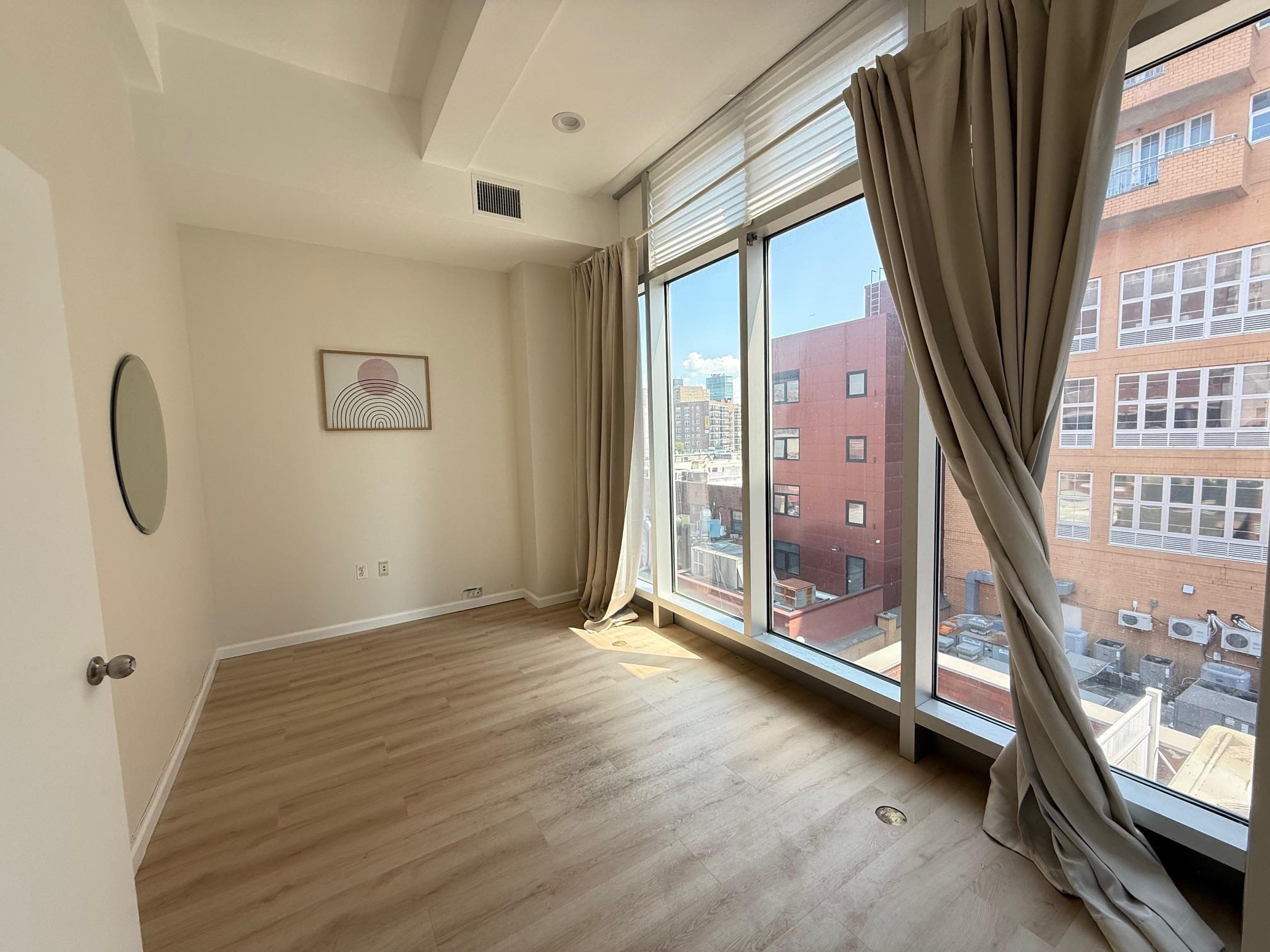 13516 Roosevelt Avenue, Flushing, NY 11354