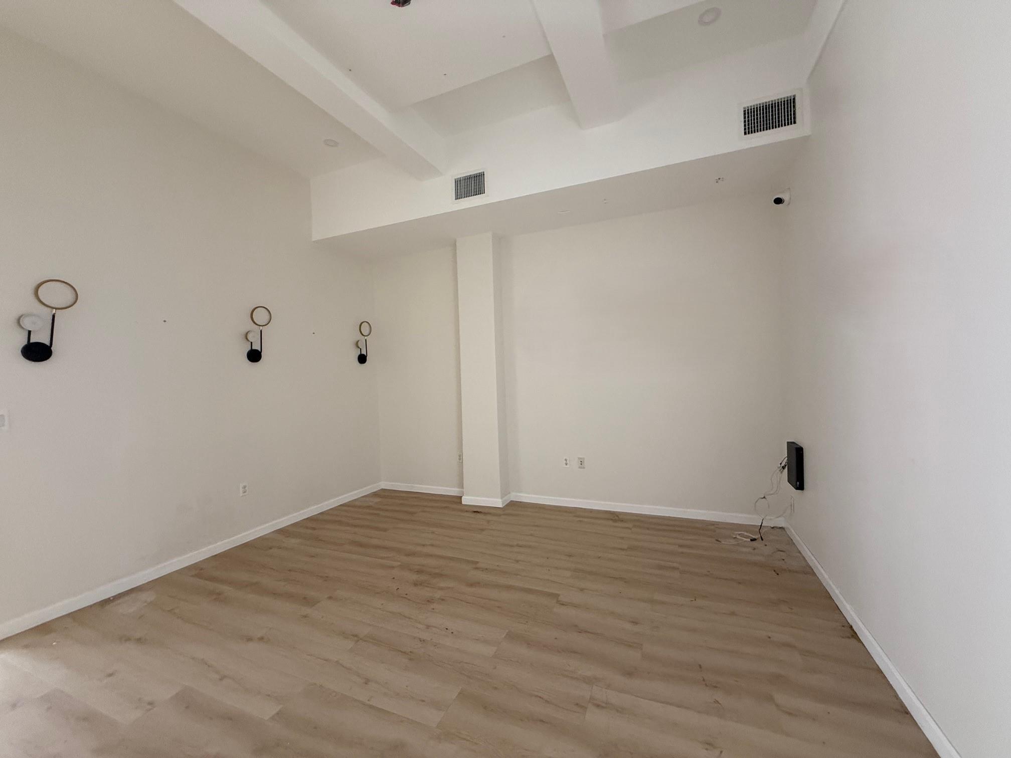 13516 Roosevelt Avenue, Flushing, NY 11354
