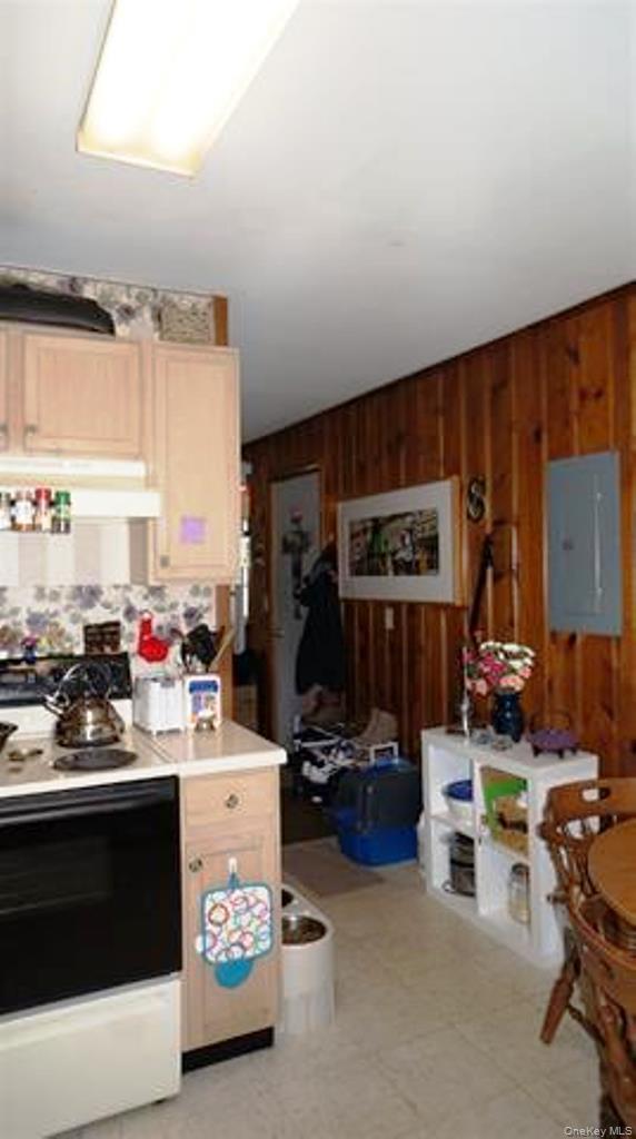 15 Bailey Lake Road, Kiamesha Lake, NY 12751