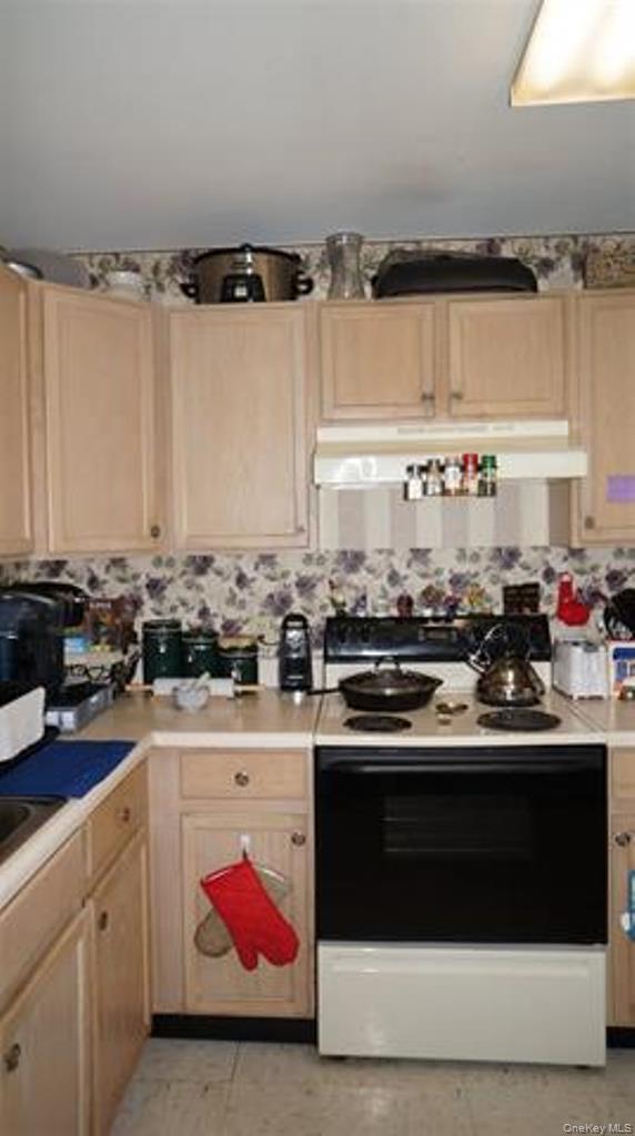 15 Bailey Lake Road, Kiamesha Lake, NY 12751