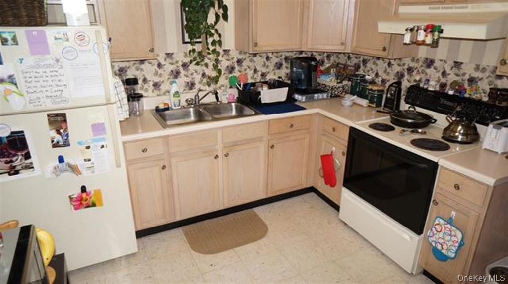 15 Bailey Lake Road, Kiamesha Lake, NY 12751