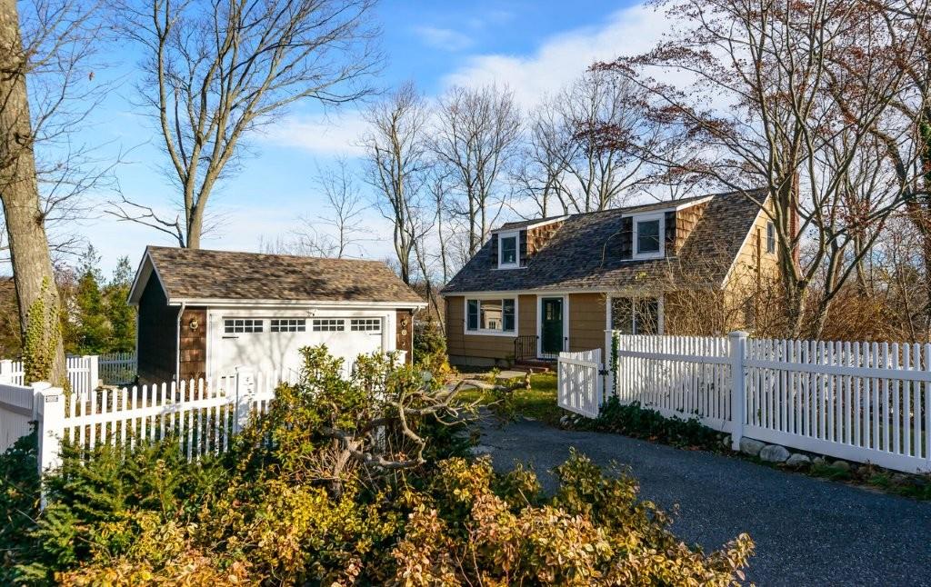 20 Grove Place, Northport, NY 11768