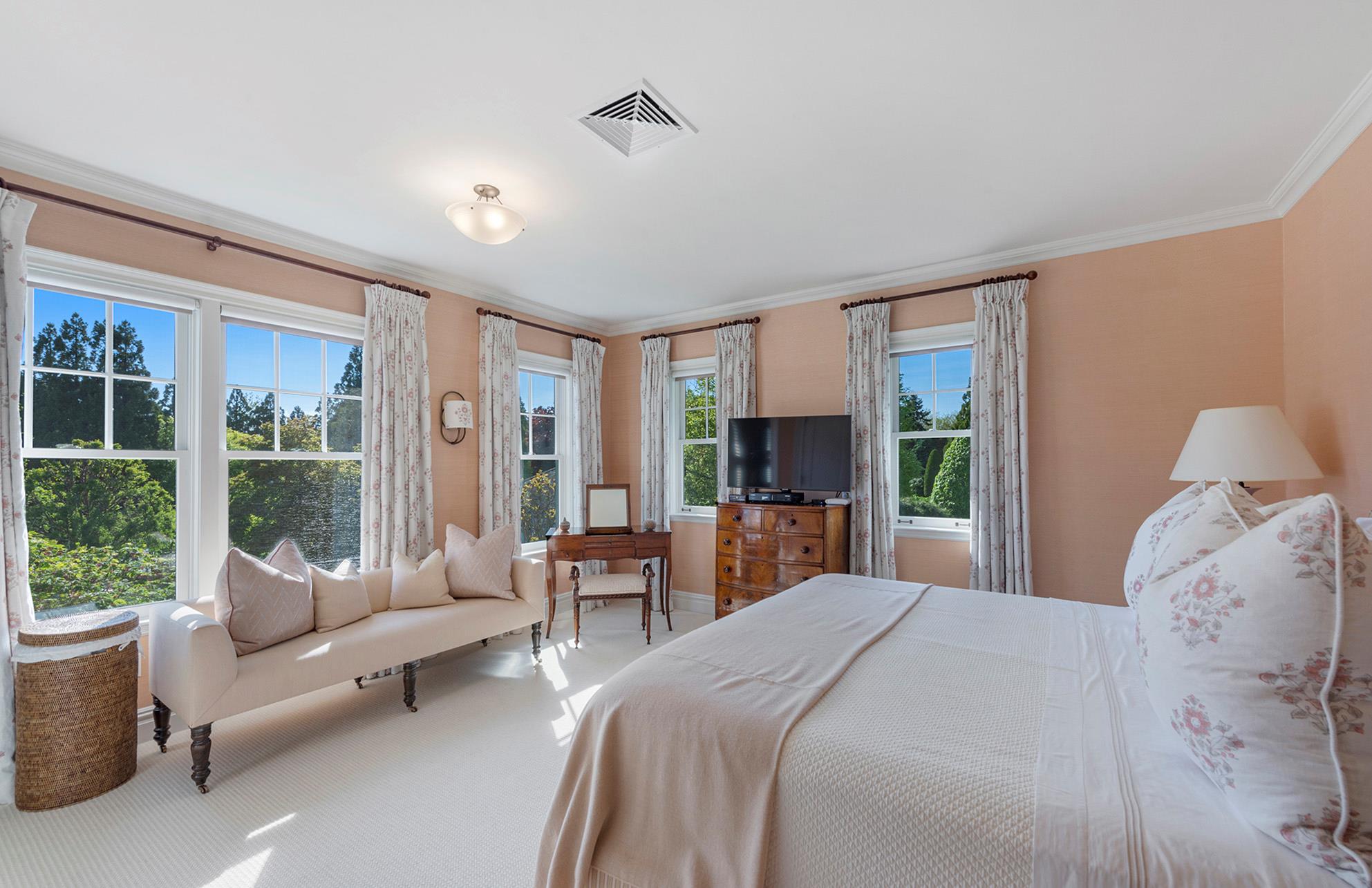 14 Fordune Drive, Southampton, NY 11968