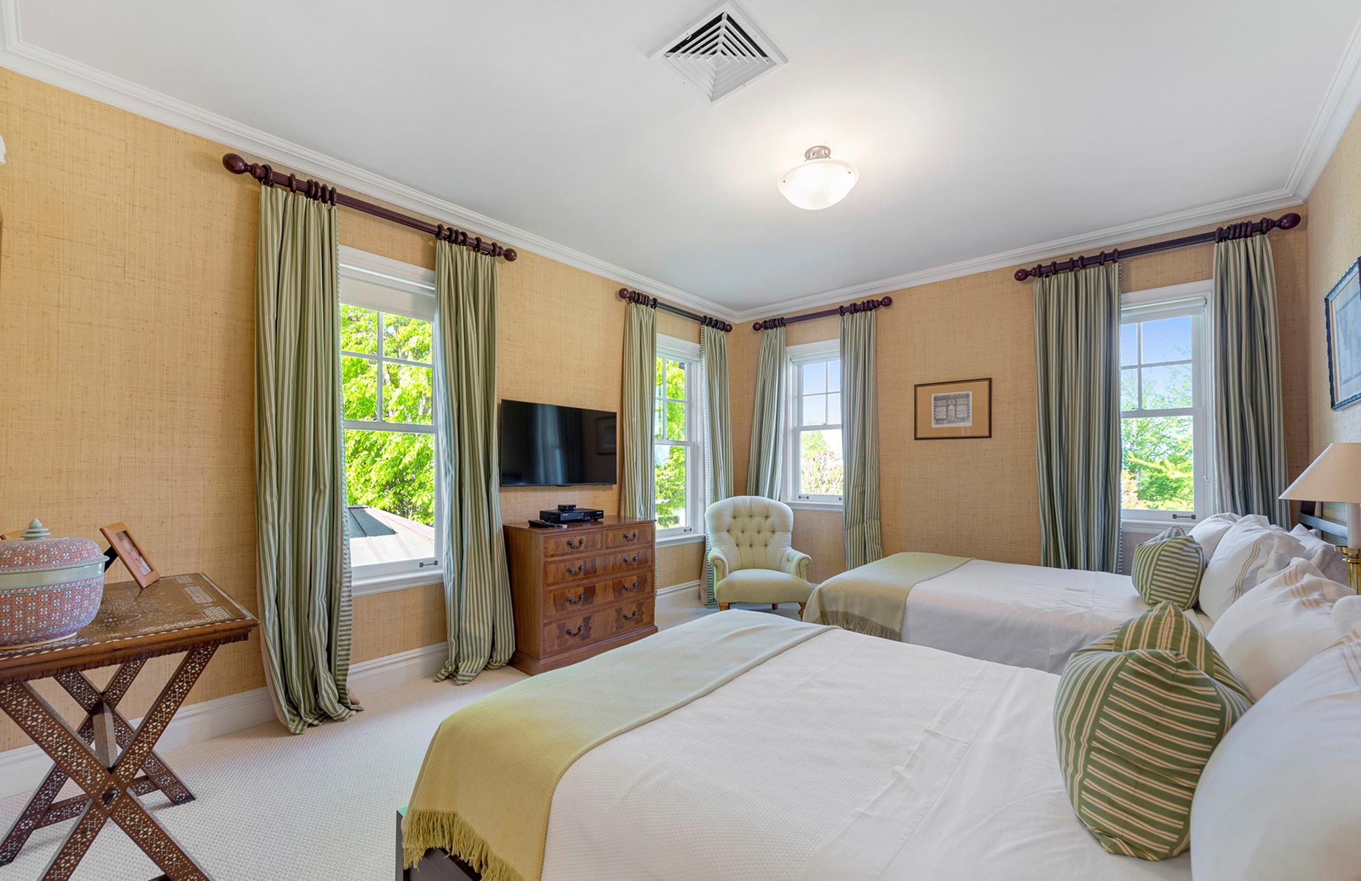 14 Fordune Drive, Southampton, NY 11968