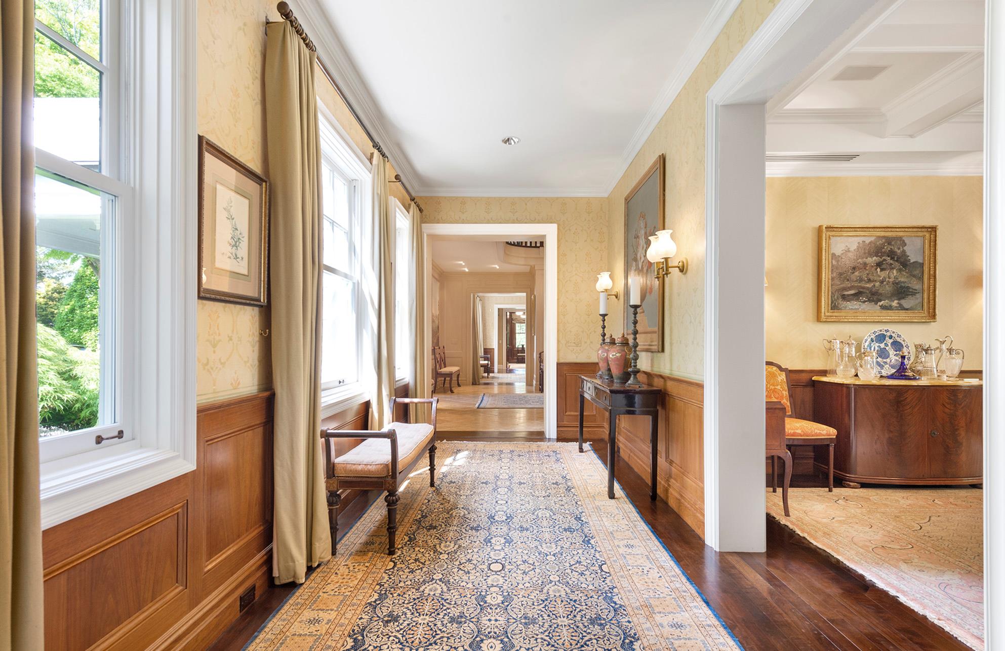 14 Fordune Drive, Southampton, NY 11968