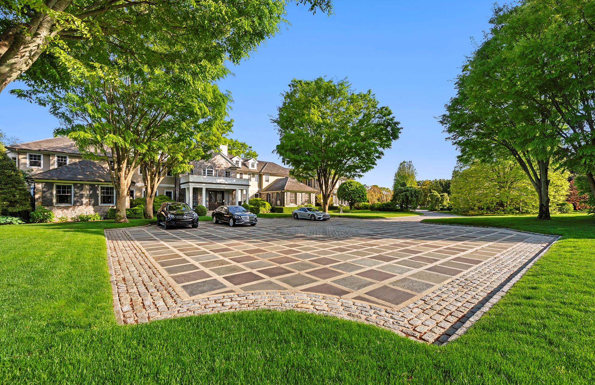 14 Fordune Drive, Southampton, NY 11968