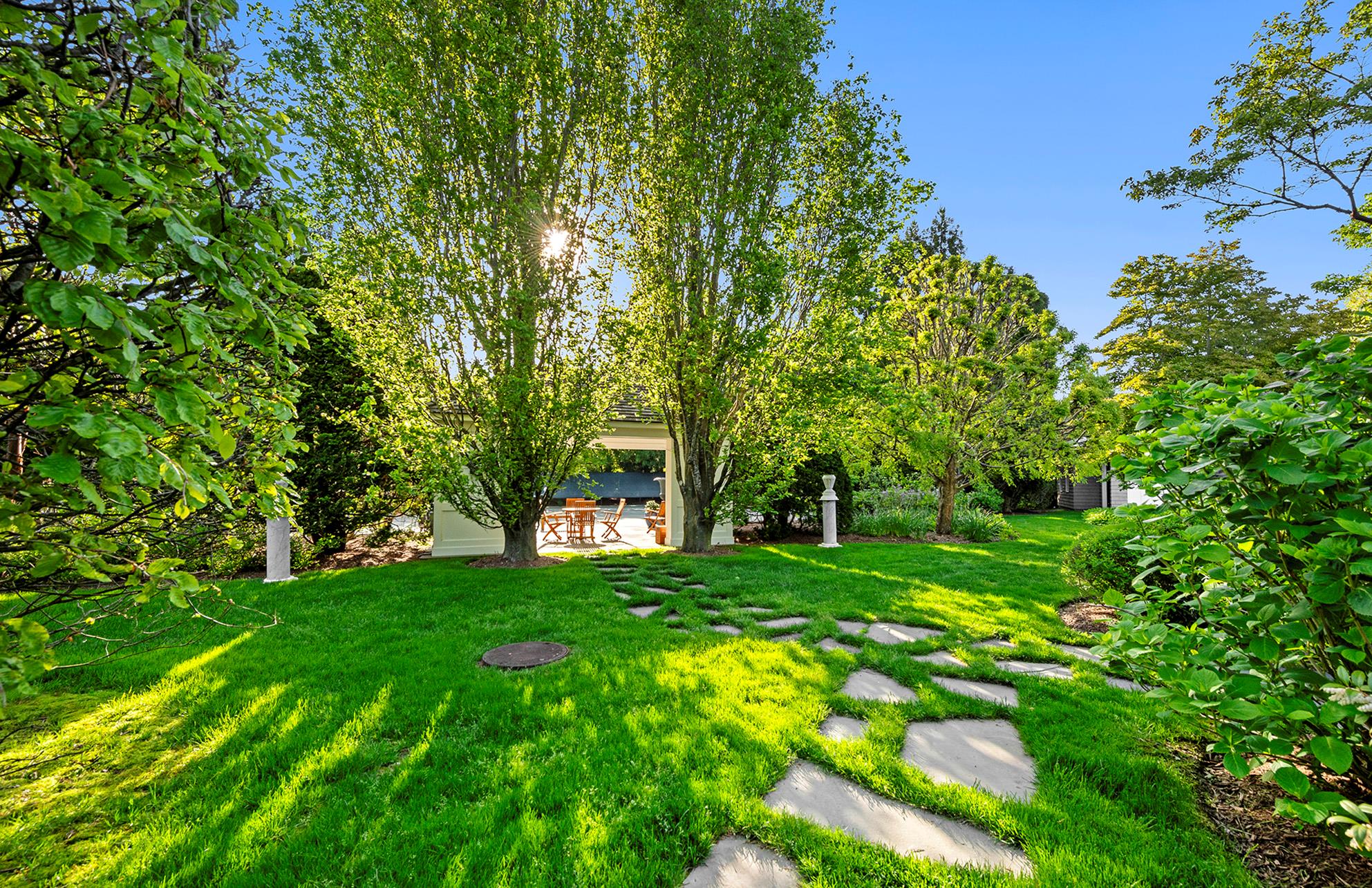 14 Fordune Drive, Southampton, NY 11968