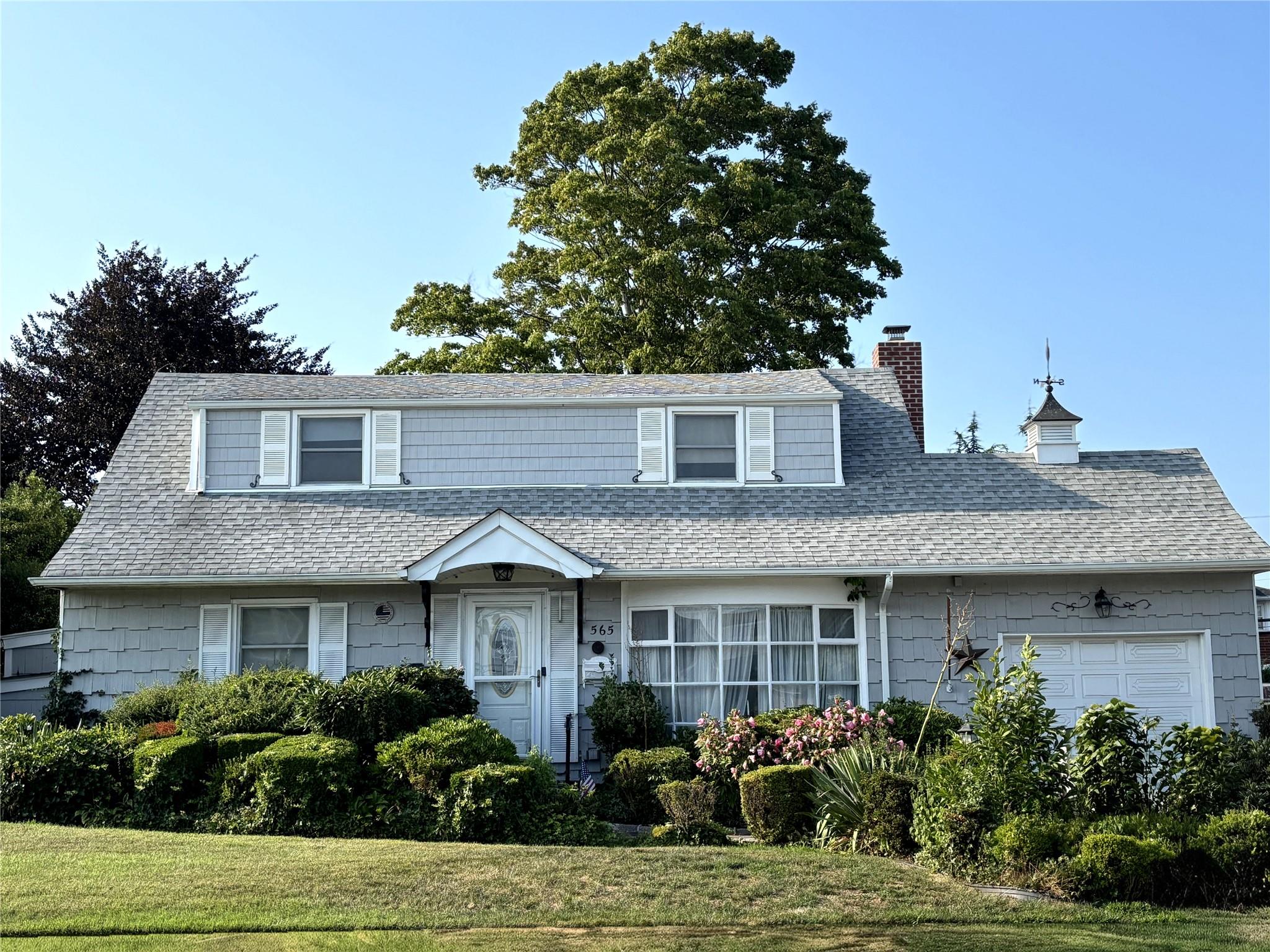 565 N Suffolk Avenue, Massapequa, NY 11758