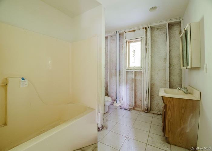 10 Diviesti Drive, Marlboro, NY 12542