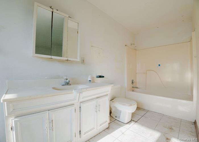 10 Diviesti Drive, Marlboro, NY 12542