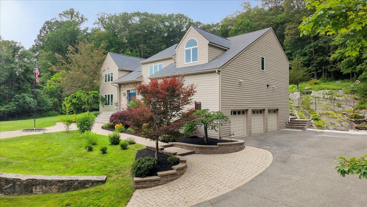 31 Reservoir Court, Carmel, NY 10512