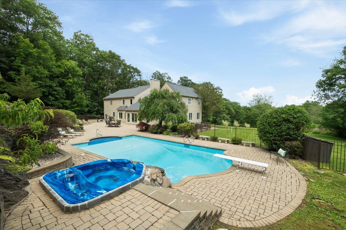 31 Reservoir Court, Carmel, NY 10512