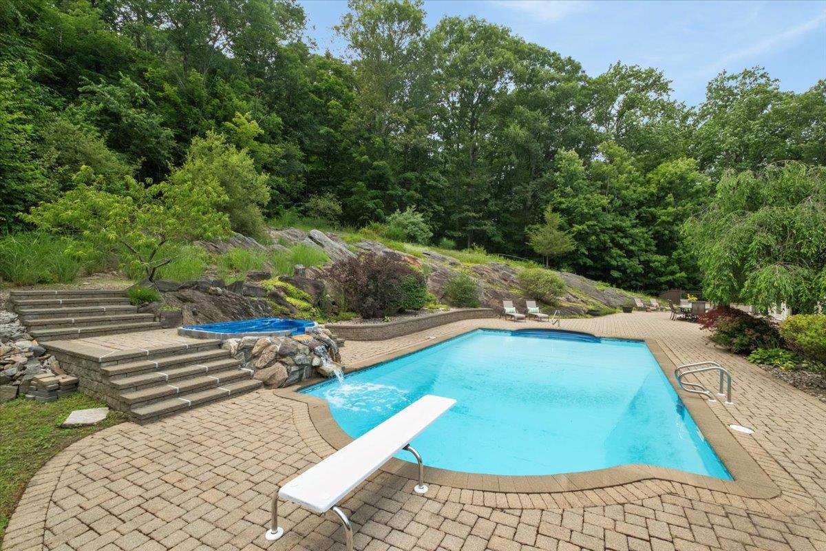 31 Reservoir Court, Carmel, NY 10512