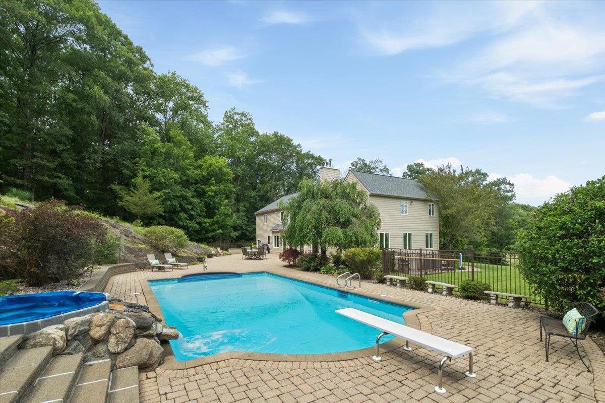 31 Reservoir Court, Carmel, NY 10512