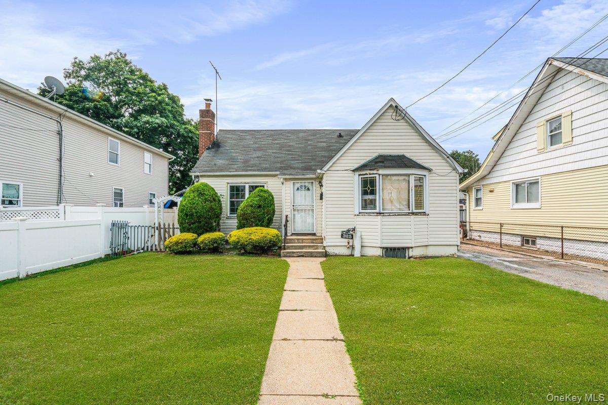 325 Pennsylvania Avenue, Roosevelt, NY 11575