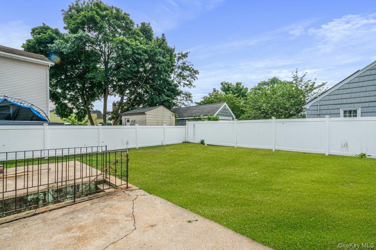 325 Pennsylvania Avenue, Roosevelt, NY 11575