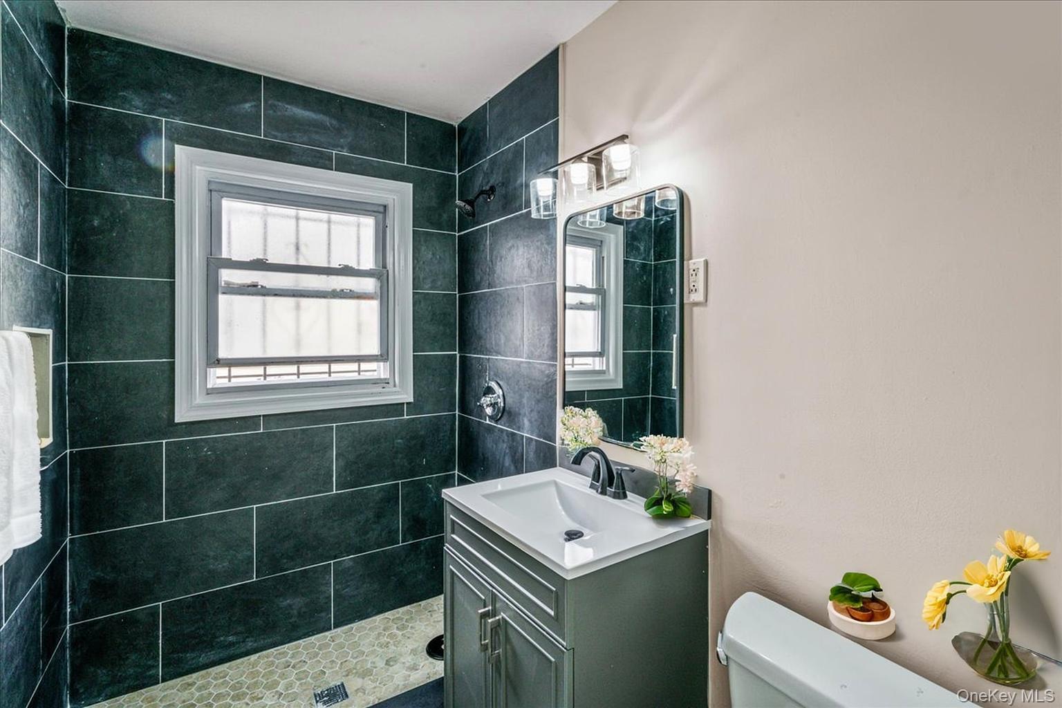 325 Pennsylvania Avenue, Roosevelt, NY 11575