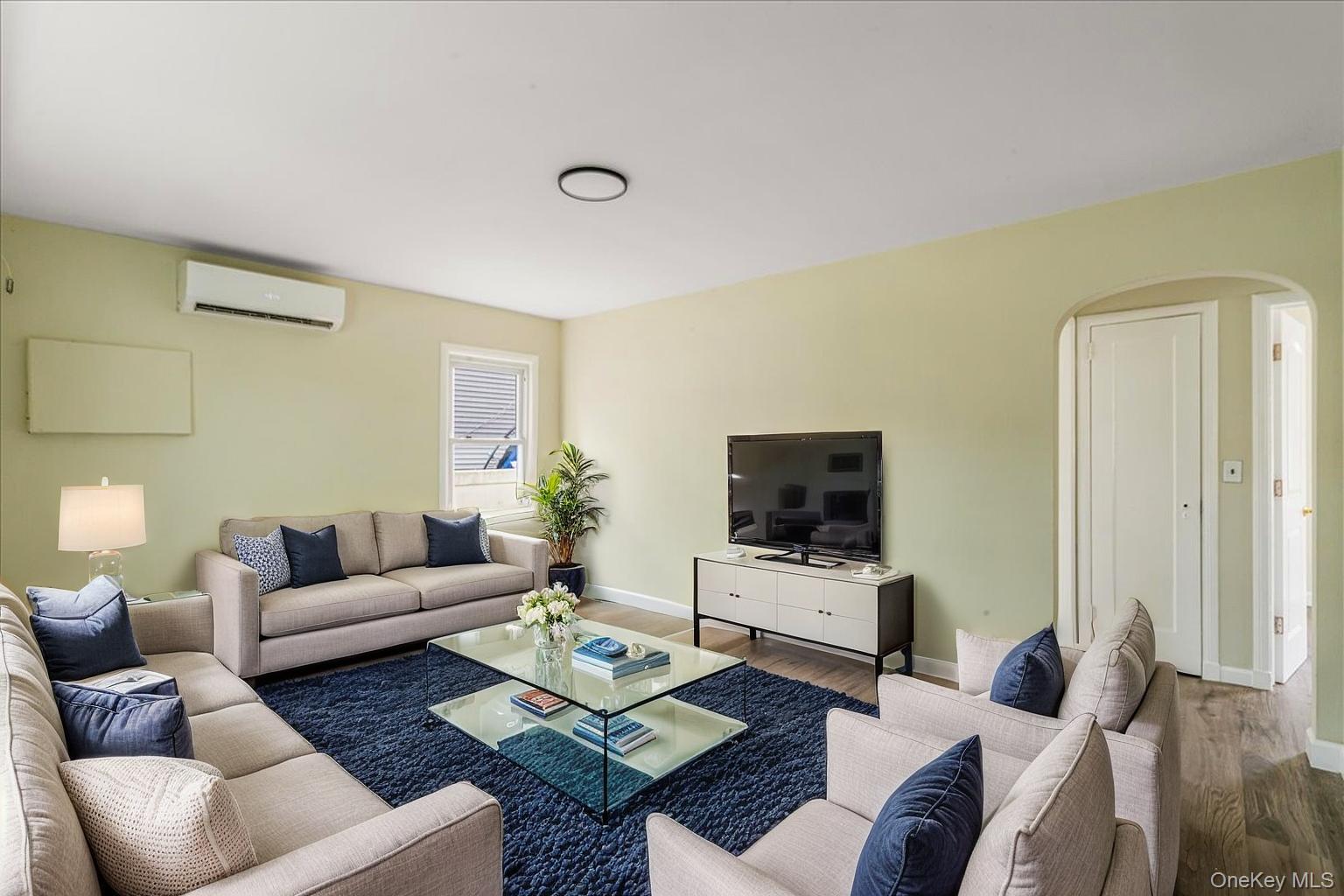 325 Pennsylvania Avenue, Roosevelt, NY 11575