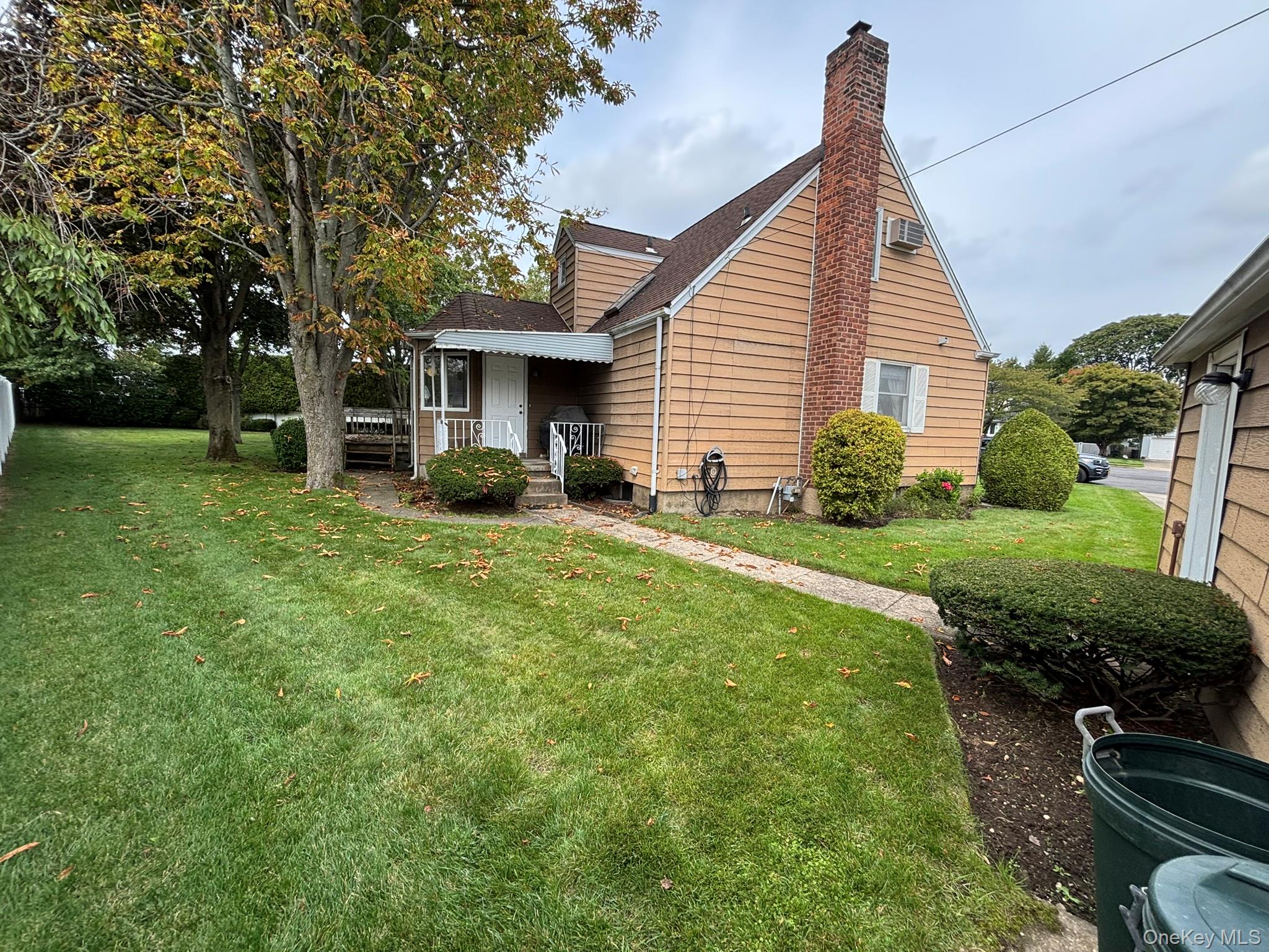 166 Evans Street, New Hyde Park, NY 11040