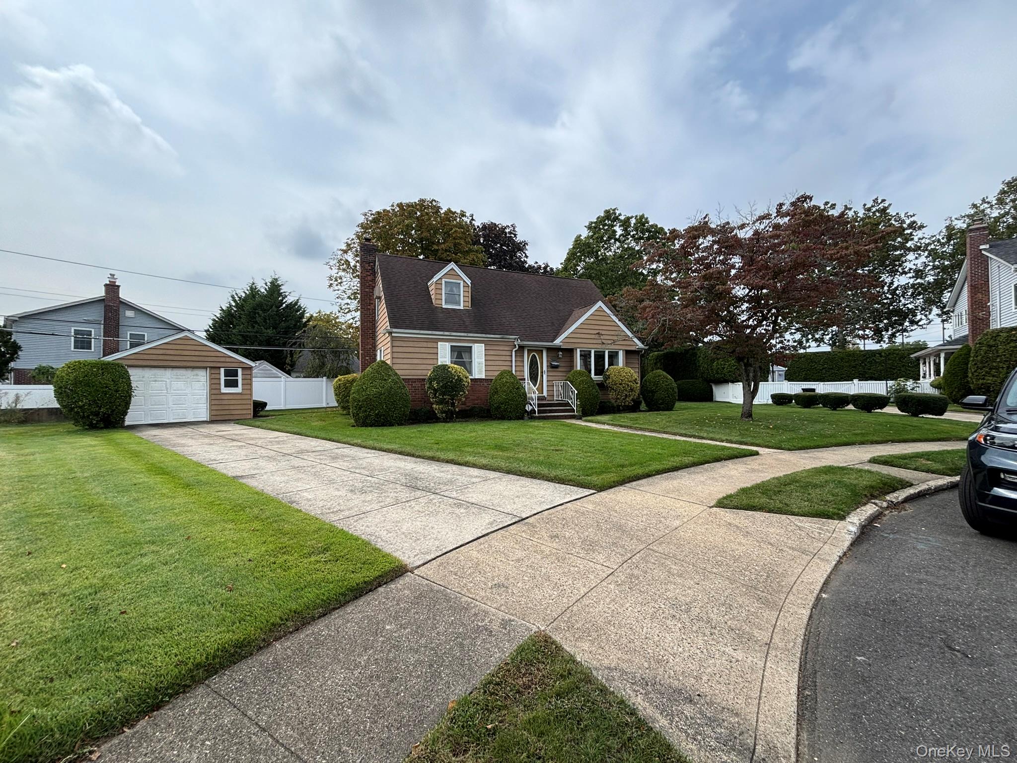 166 Evans Street, New Hyde Park, NY 11040