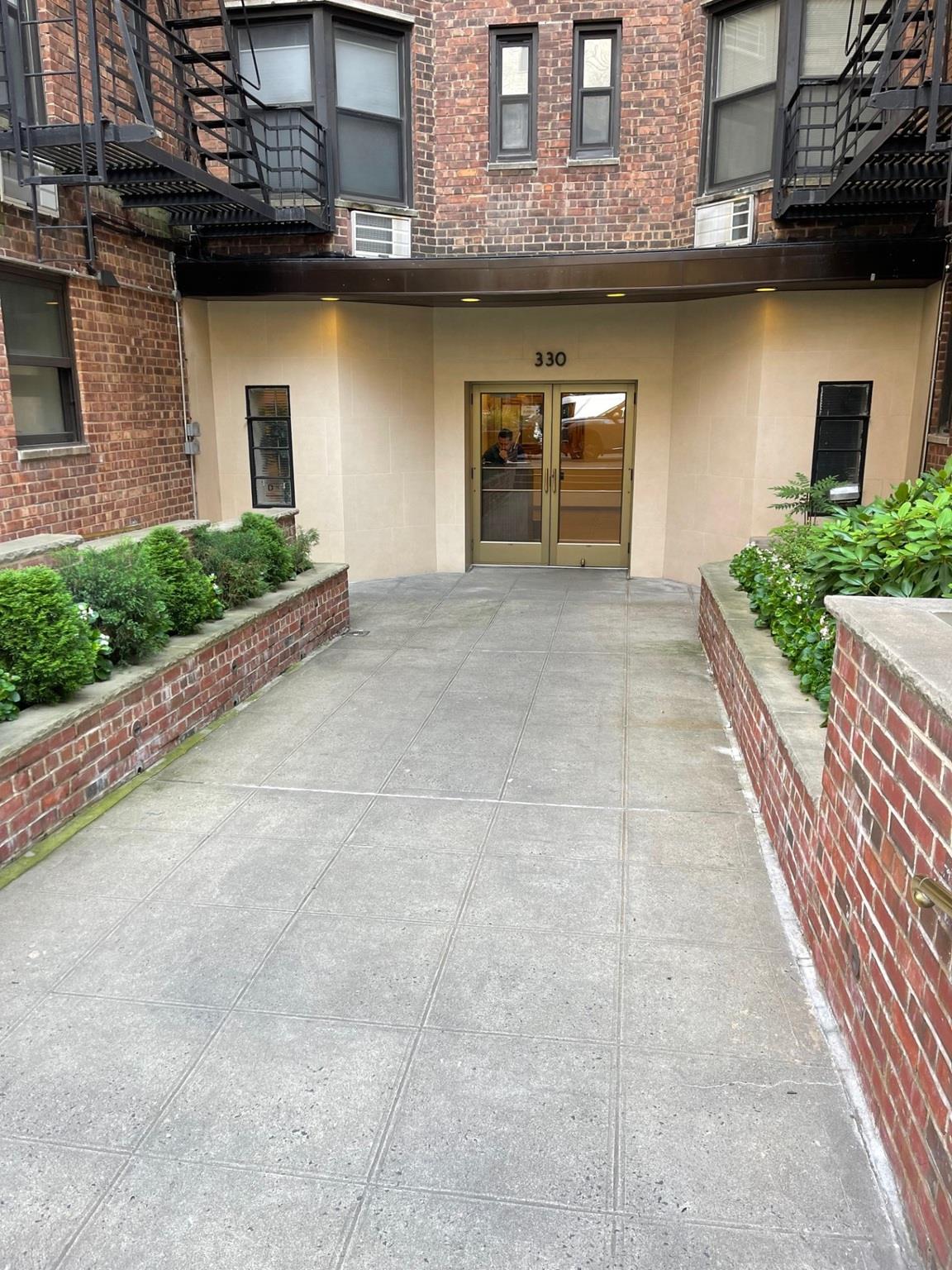 330 E 70th Street # 6E, New York (Manhattan), NY 10021