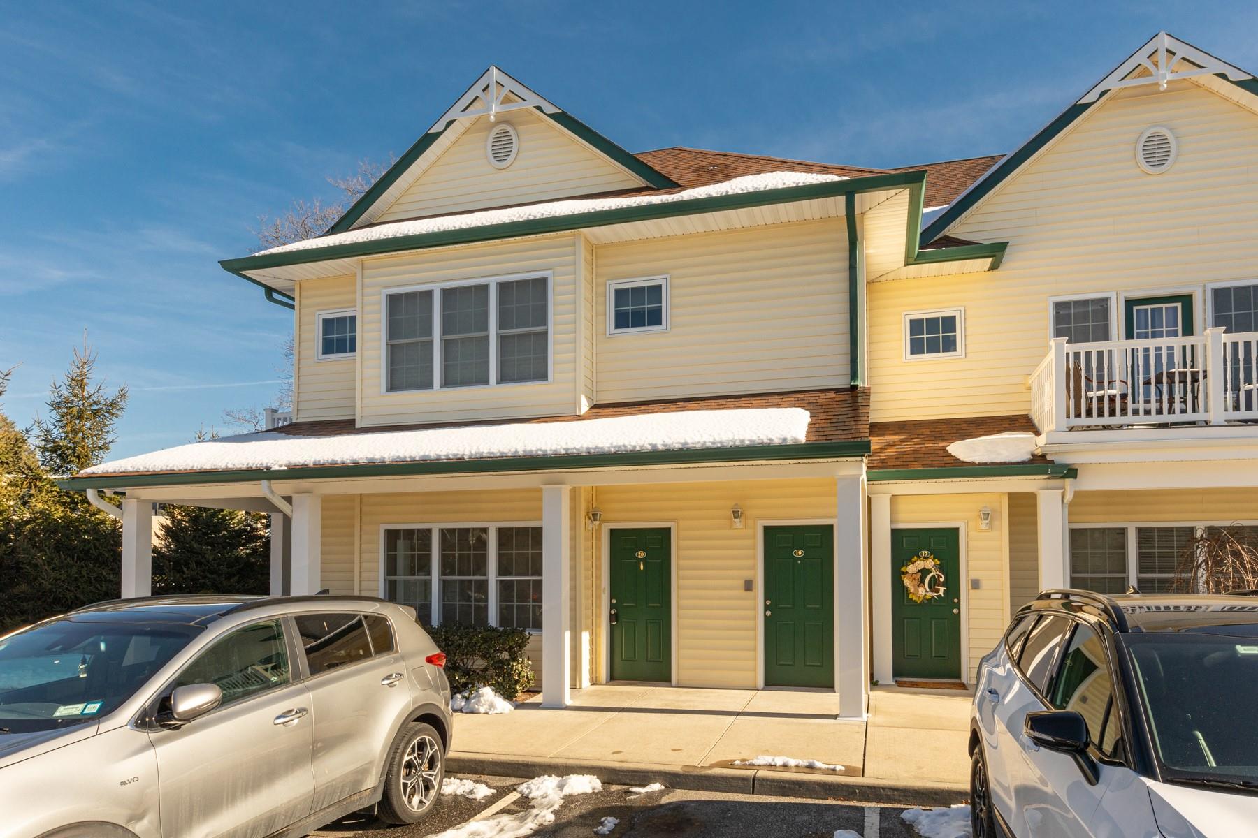 975 Main Street # 8, Farmingdale, NY 11735