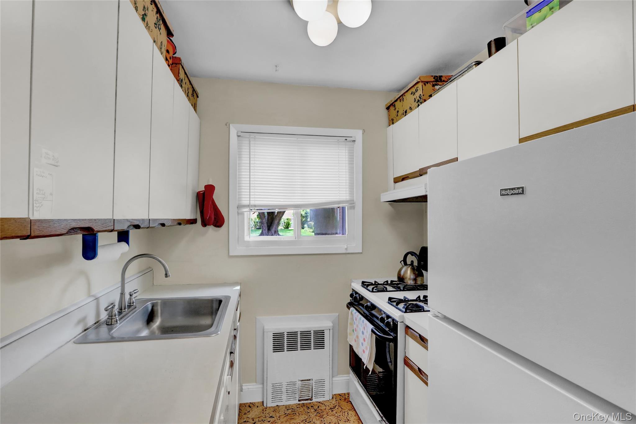 205 Edmunton Drive # H17, North Babylon, NY 11703