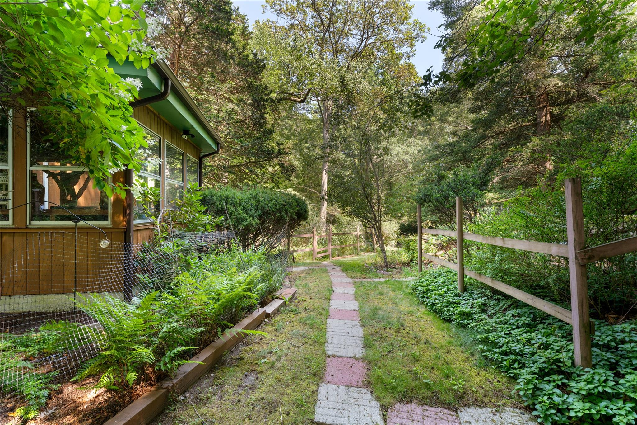 21 W Bartlett Road, Middle Island, NY 11953