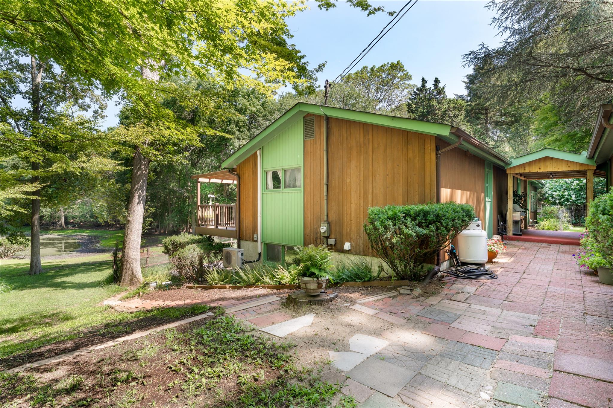 21 W Bartlett Road, Middle Island, NY 11953