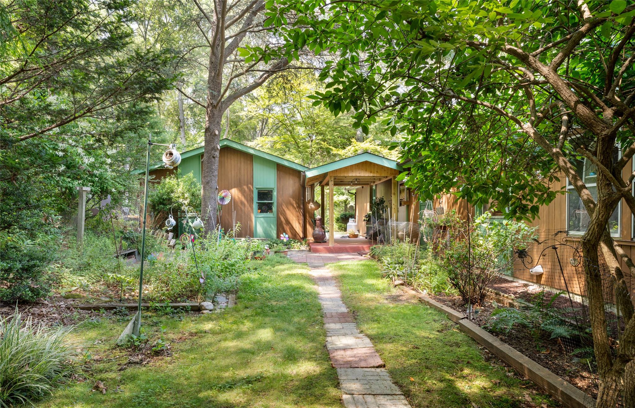 21 W Bartlett Road, Middle Island, NY 11953