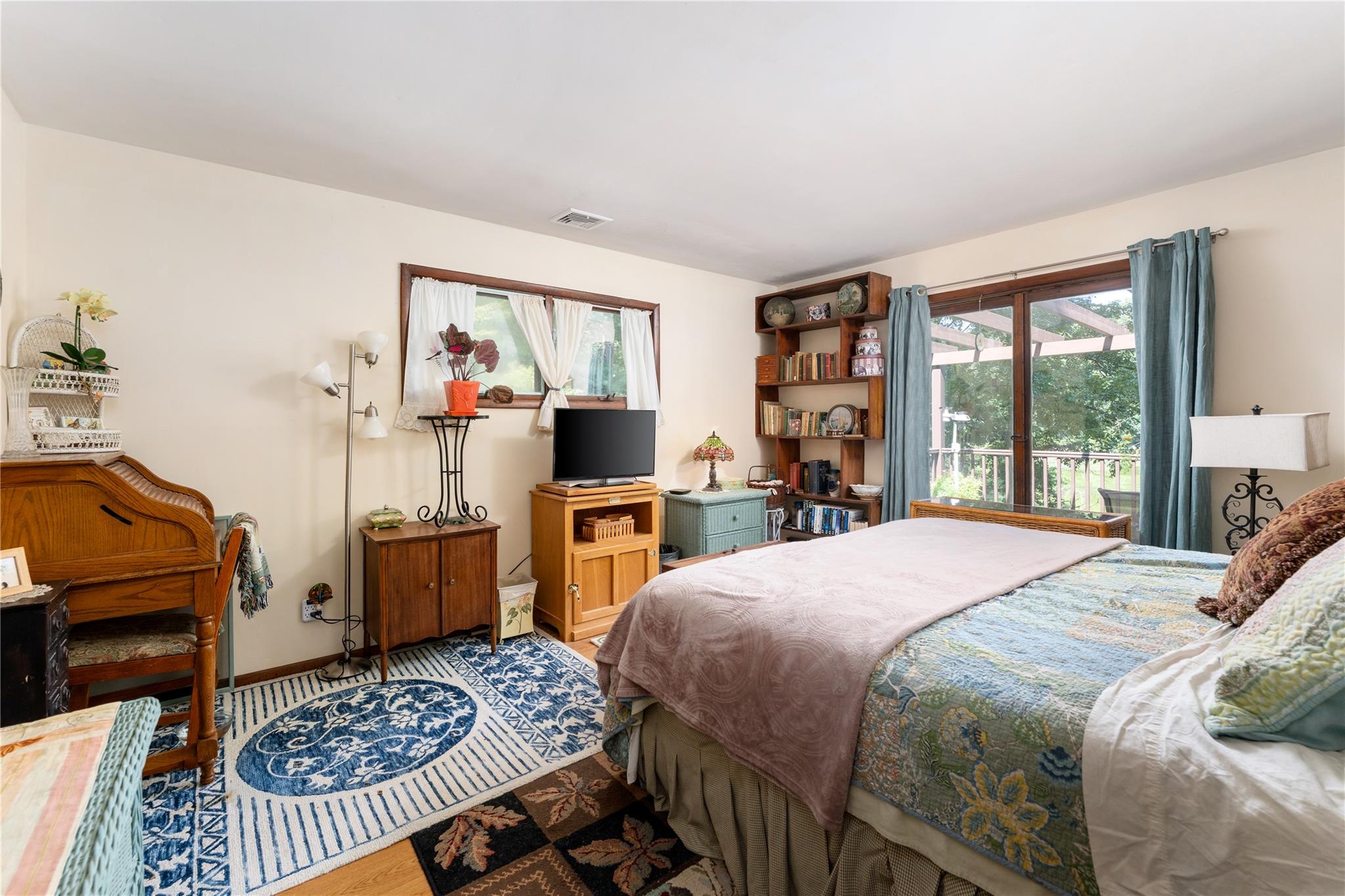 21 W Bartlett Road, Middle Island, NY 11953