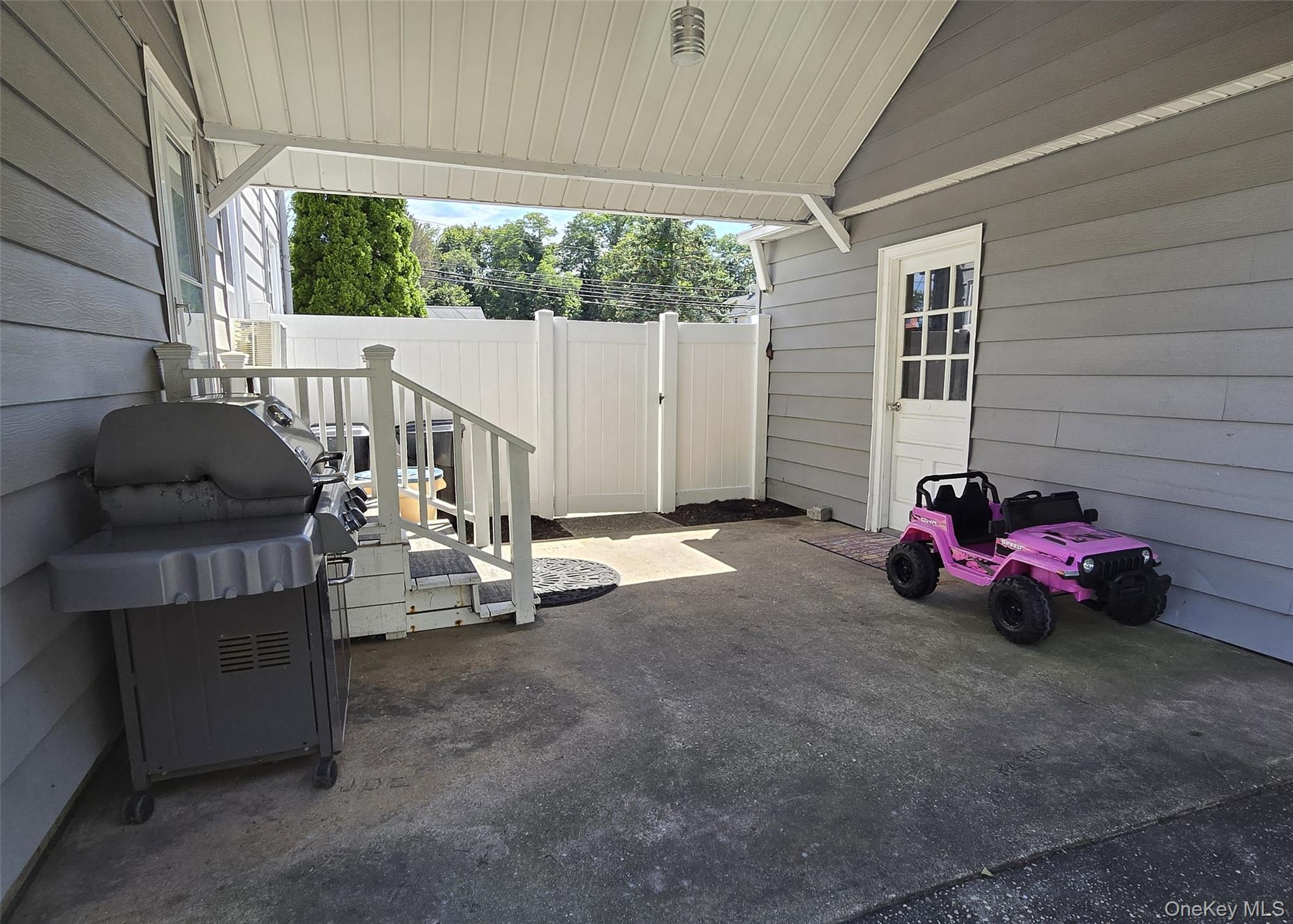 945 Benedict Street, Bohemia, NY 11716