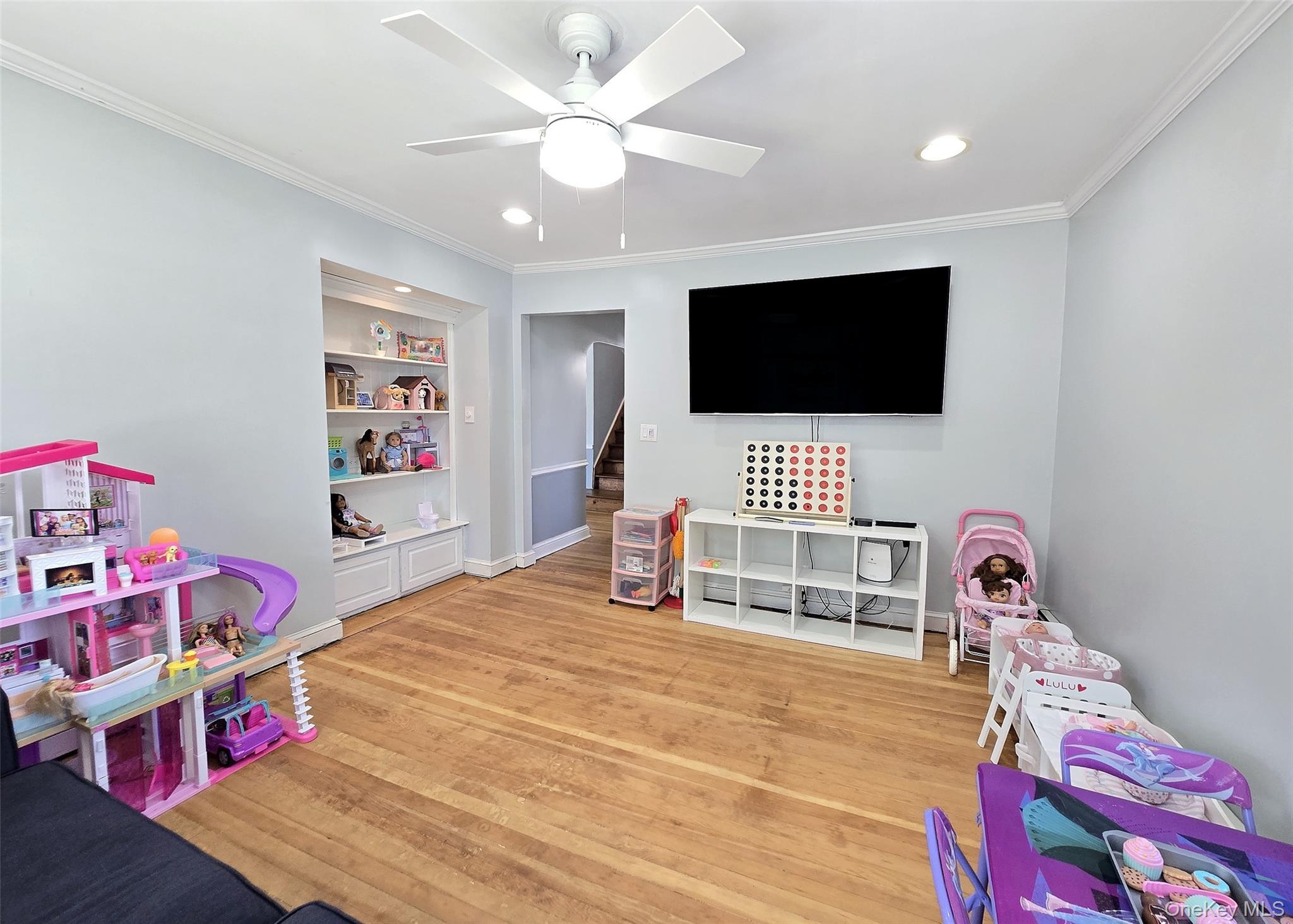 945 Benedict Street, Bohemia, NY 11716