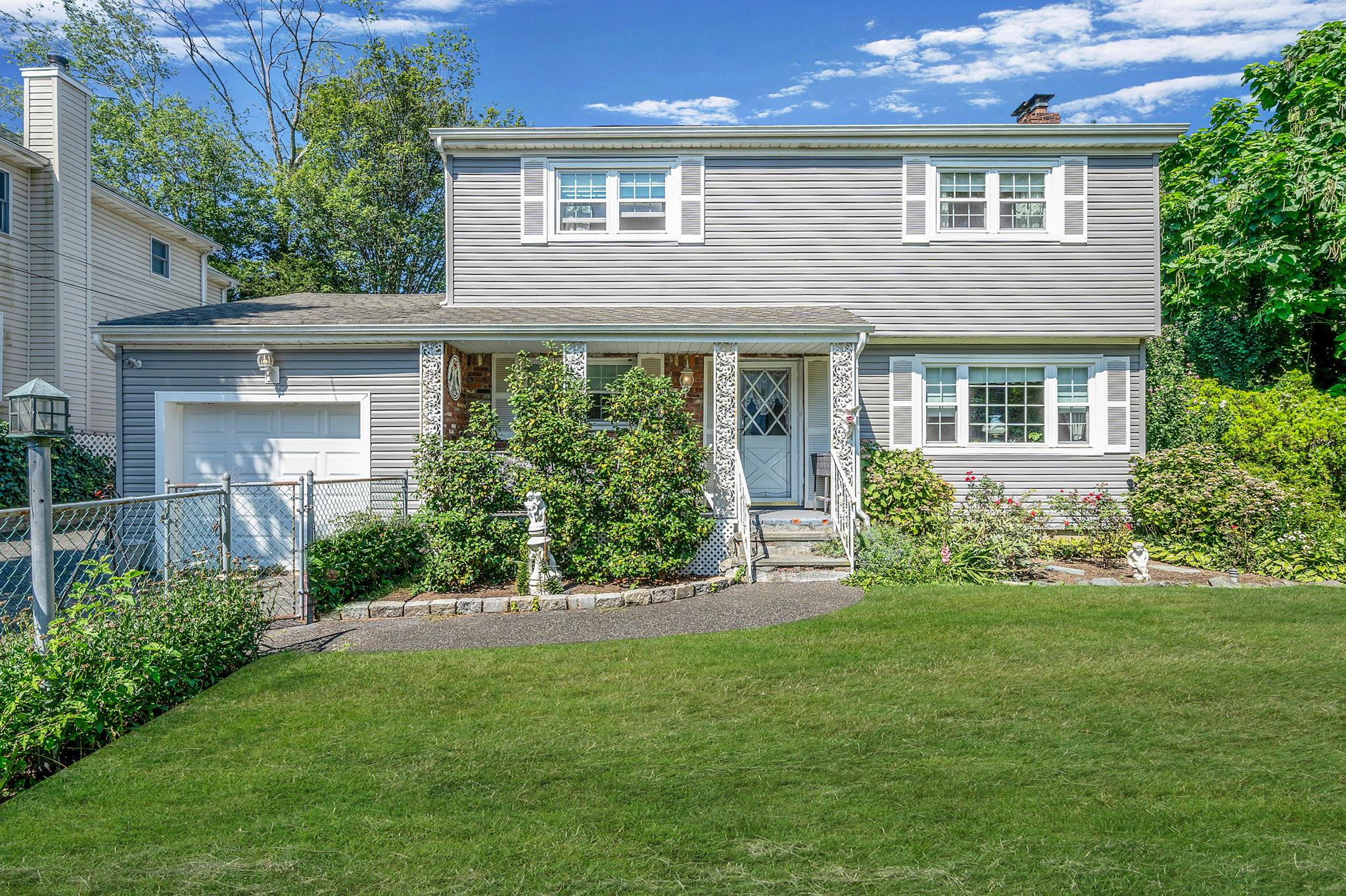 40 Ivy Road, Rocky Point, NY 11778