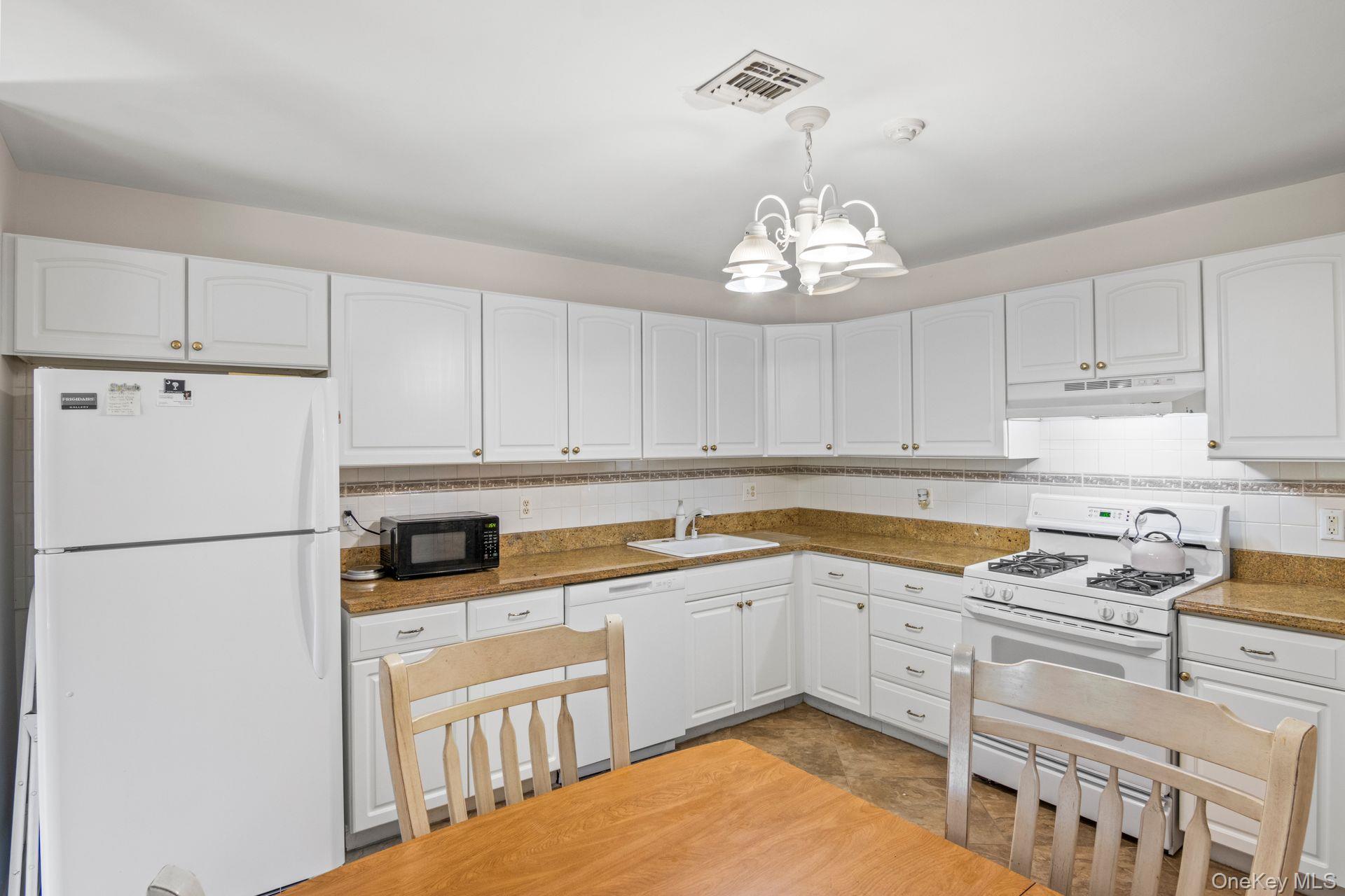 124 Erin Lane, East Setauket, NY 11733