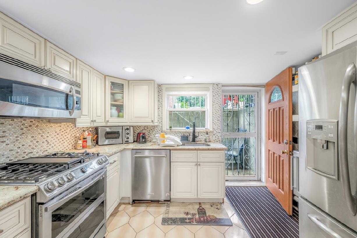 4818 190th Street, Fresh Meadows, NY 11365