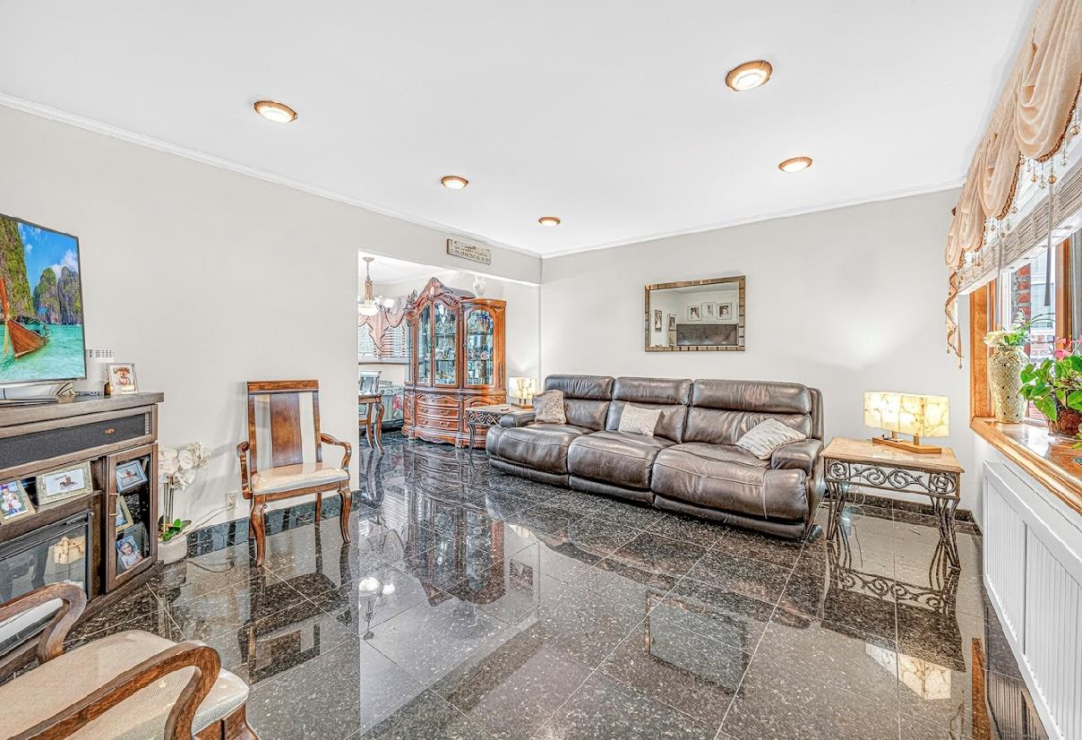 4818 190th Street, Fresh Meadows, NY 11365