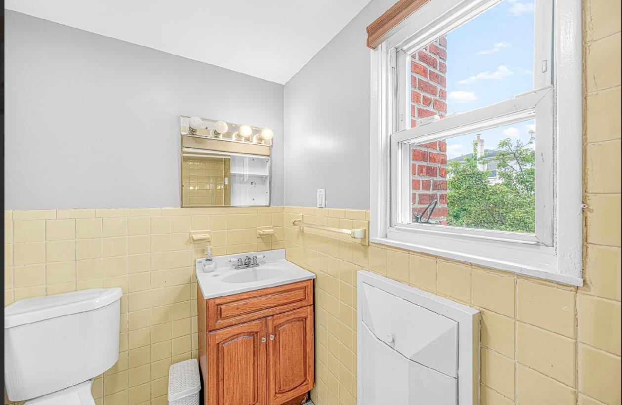 4818 190th Street, Fresh Meadows, NY 11365