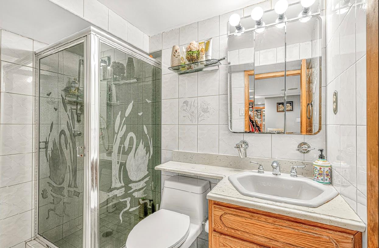 4818 190th Street, Fresh Meadows, NY 11365