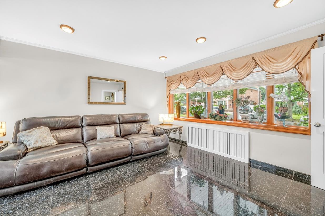 4818 190th Street, Fresh Meadows, NY 11365