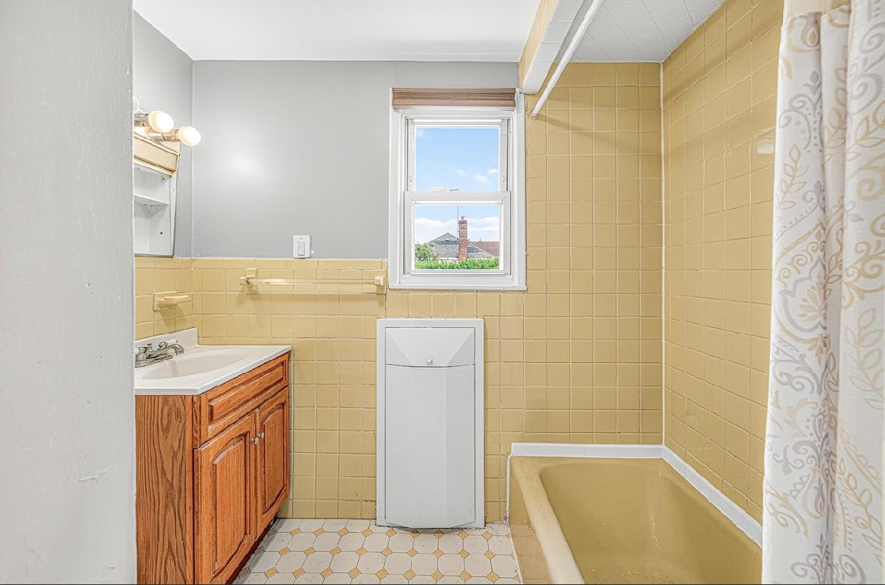 4818 190th Street, Fresh Meadows, NY 11365