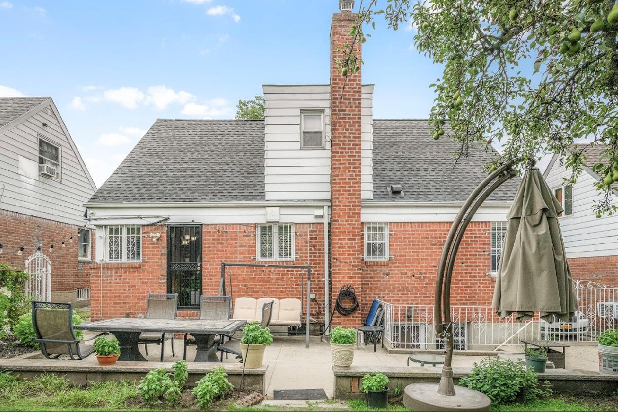 4818 190th Street, Fresh Meadows, NY 11365