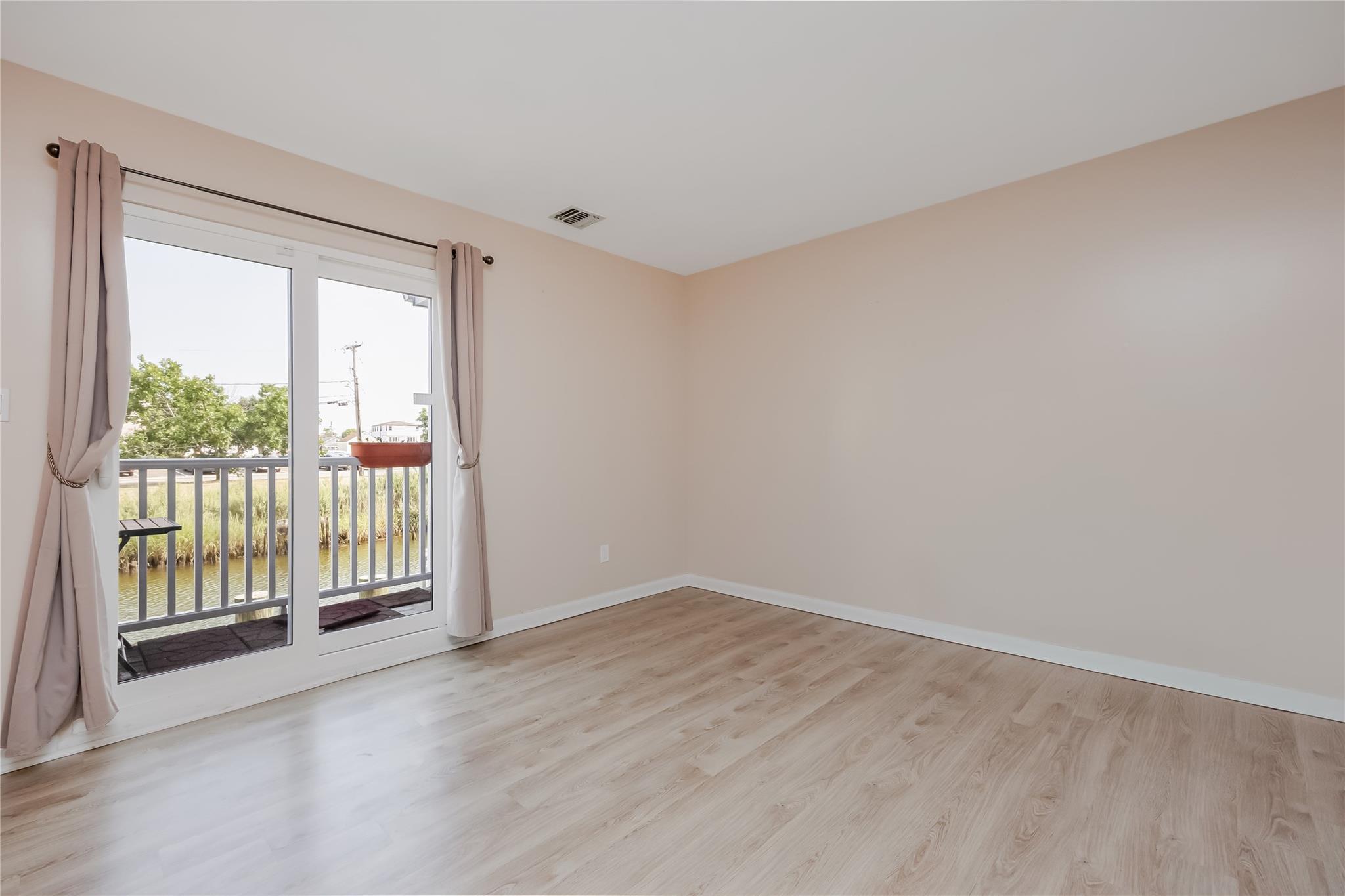 116 Westend Avenue # 21, Freeport, NY 11520