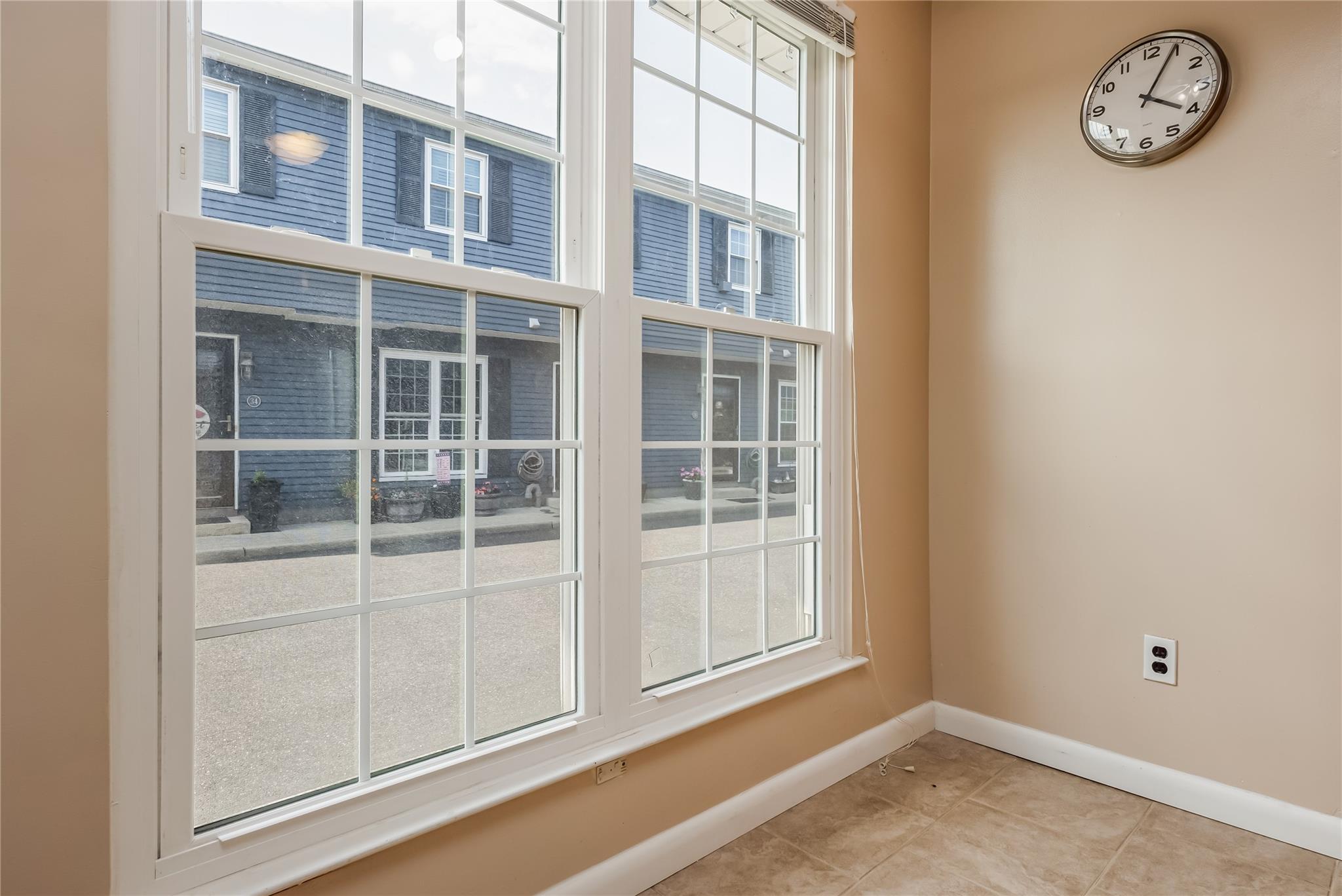 116 Westend Avenue # 21, Freeport, NY 11520