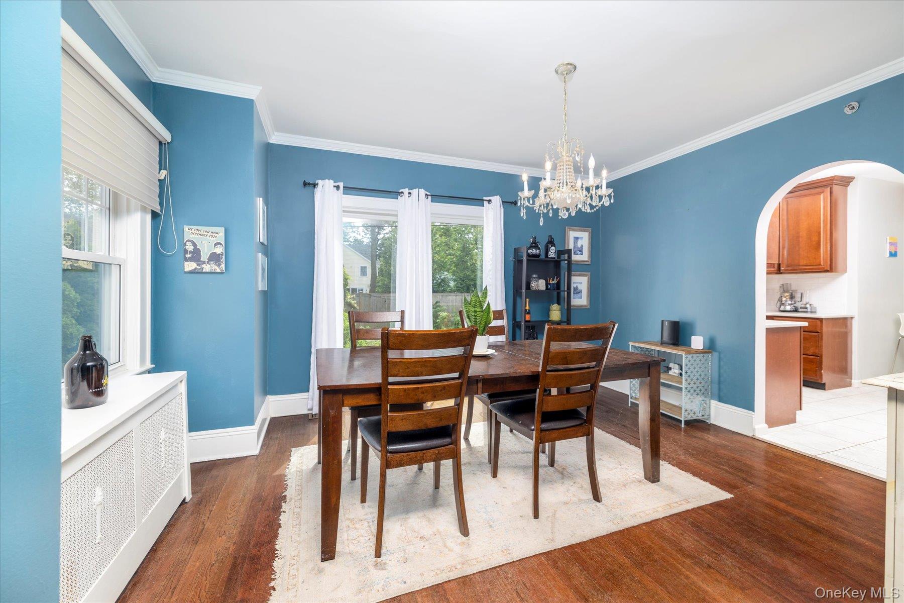 25 Loel Court, Rockville Centre, NY 11570