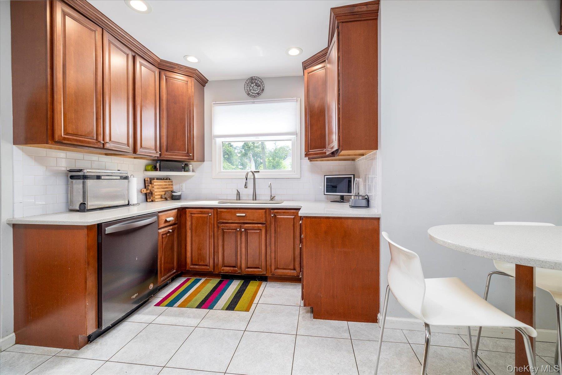 25 Loel Court, Rockville Centre, NY 11570