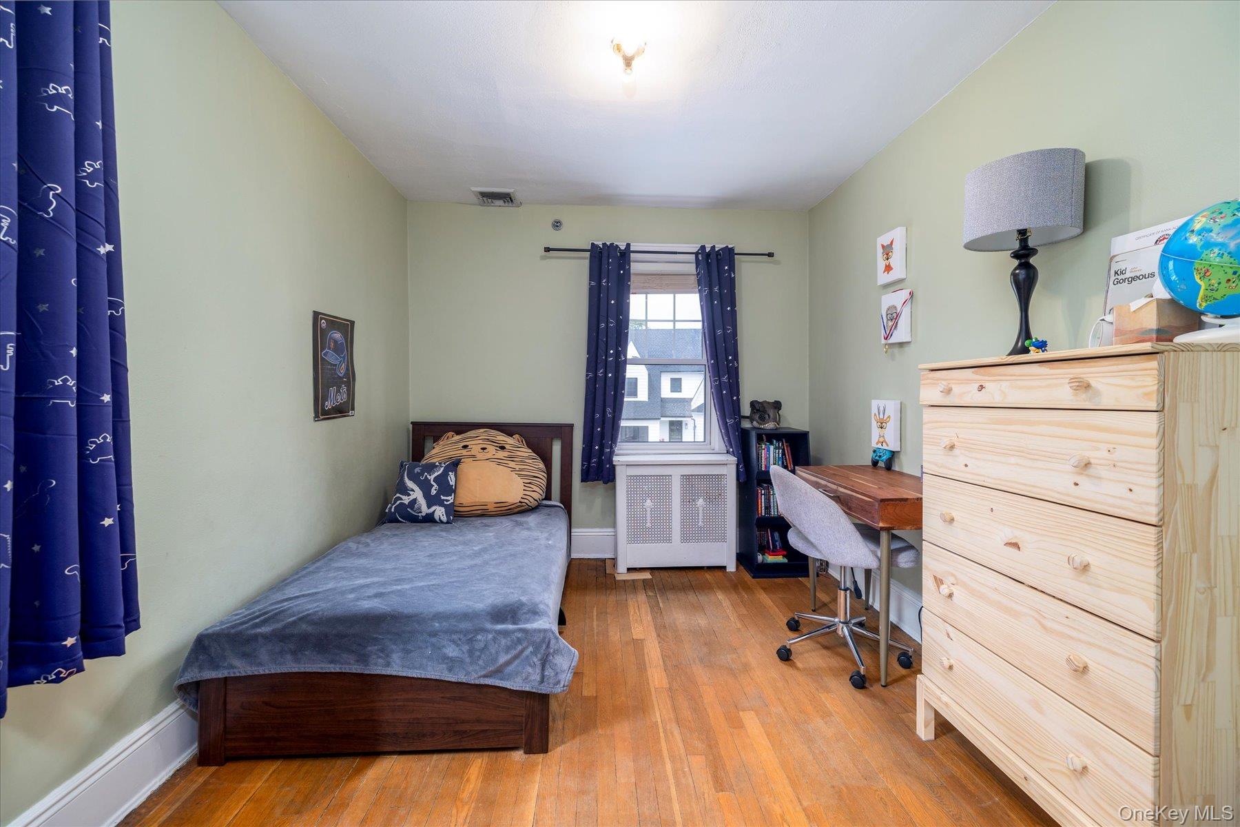 25 Loel Court, Rockville Centre, NY 11570