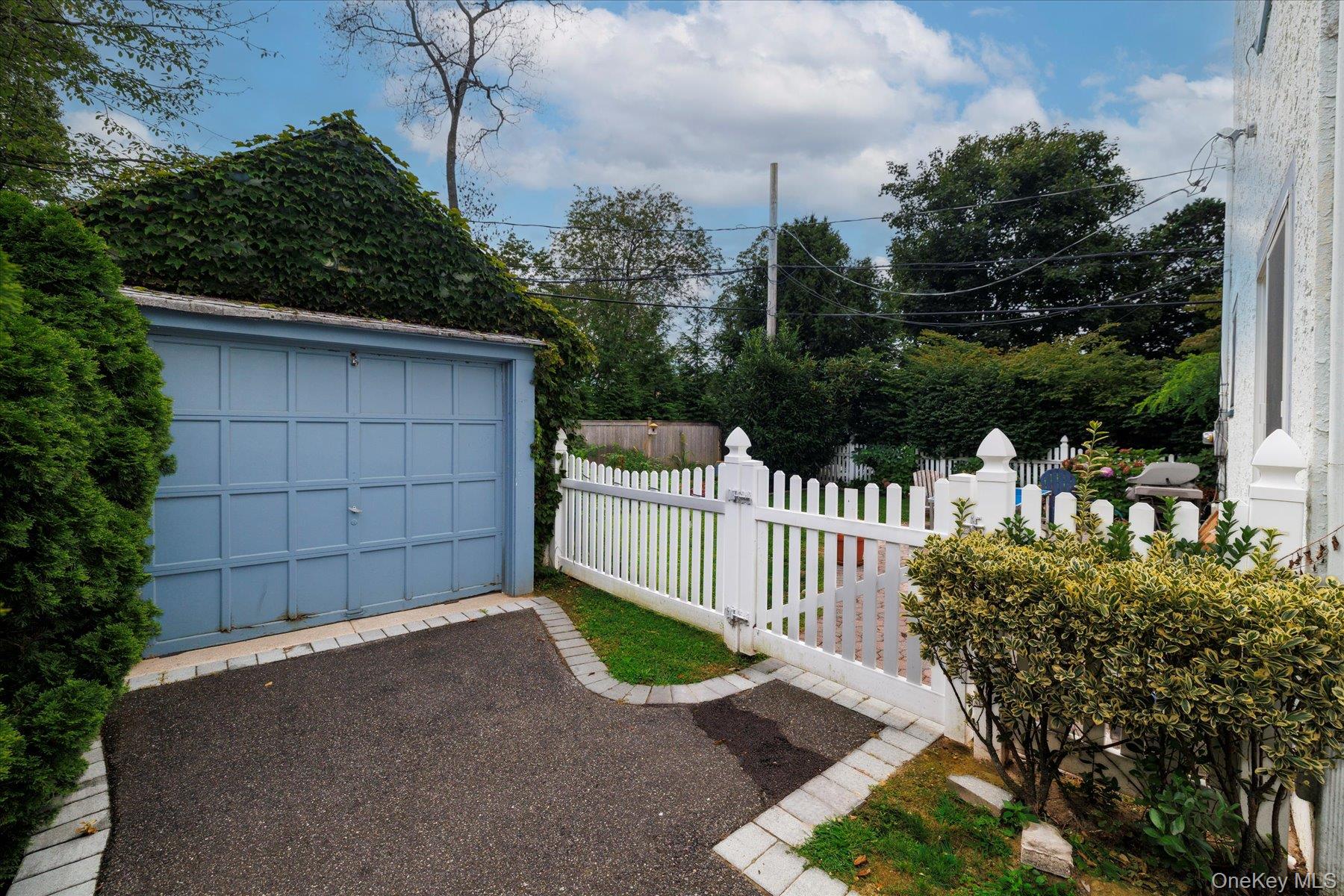 25 Loel Court, Rockville Centre, NY 11570